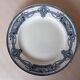 Assiette plate en terre de fer "Médaillon" bleu de St Amand et Hamage