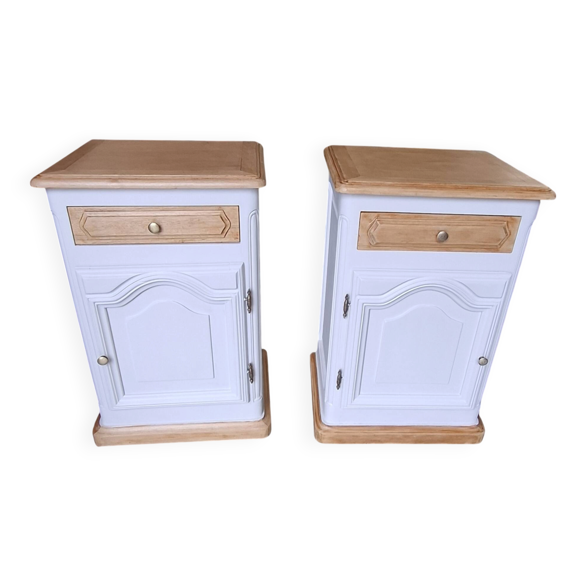 Lot of bedside tables