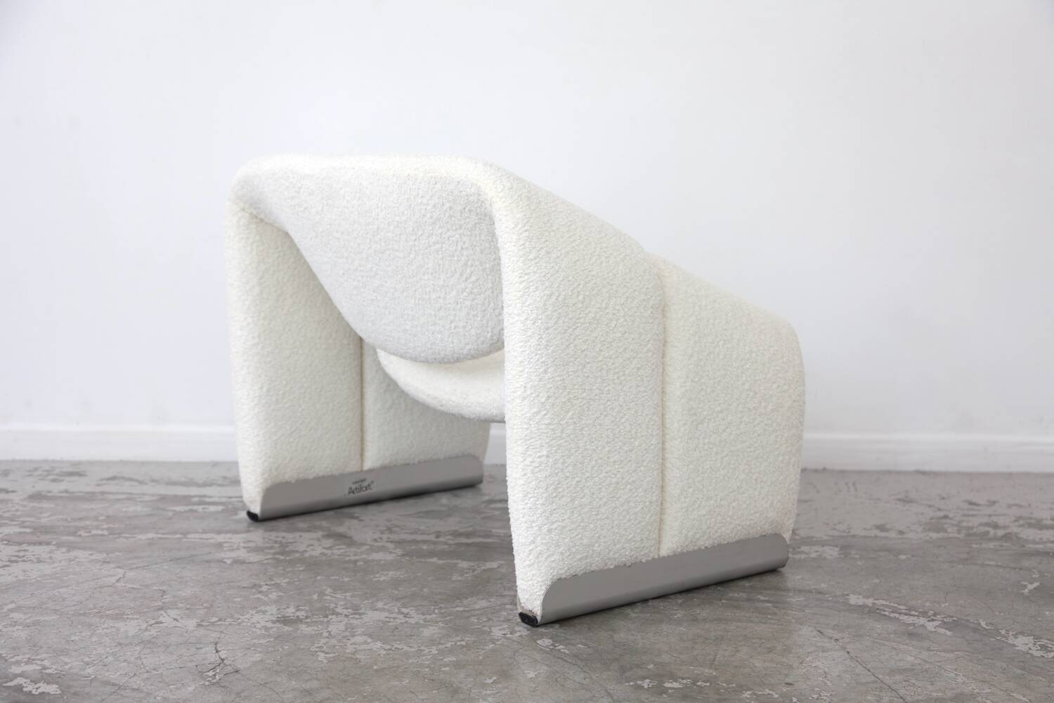 Fauteuil Groovy boucle blanc cassé par Pierre Paulin