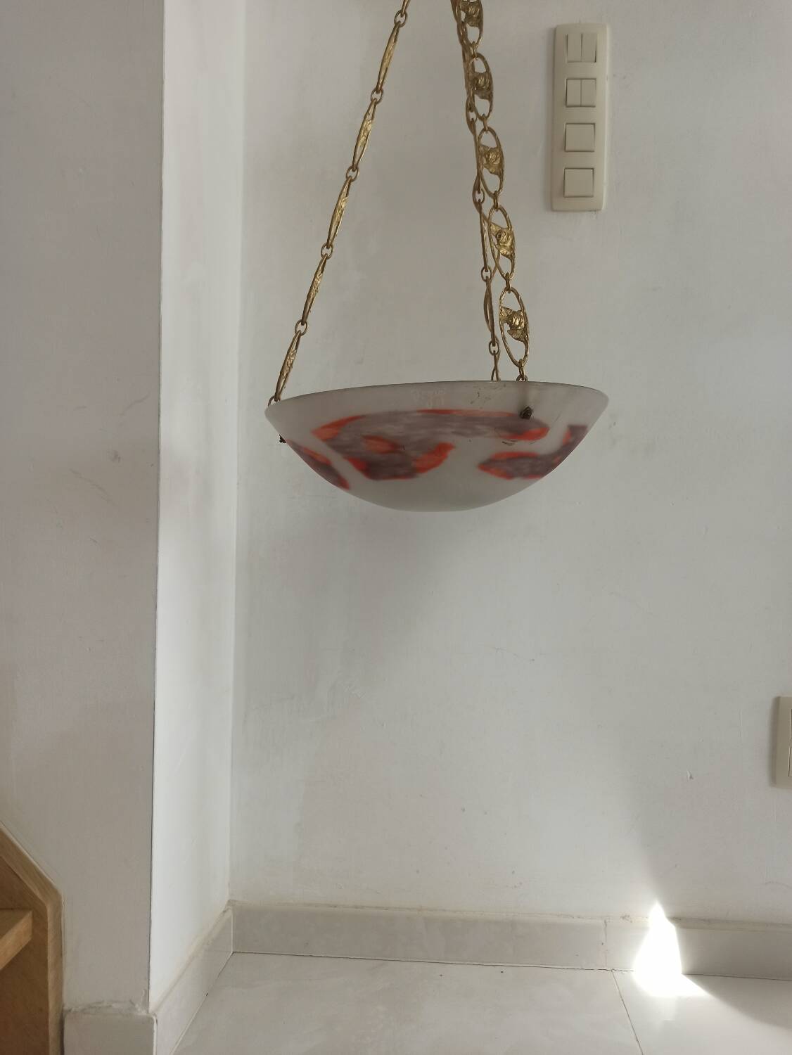 Art Deco suspension in glass paste and twisted brass chain signed Degué.