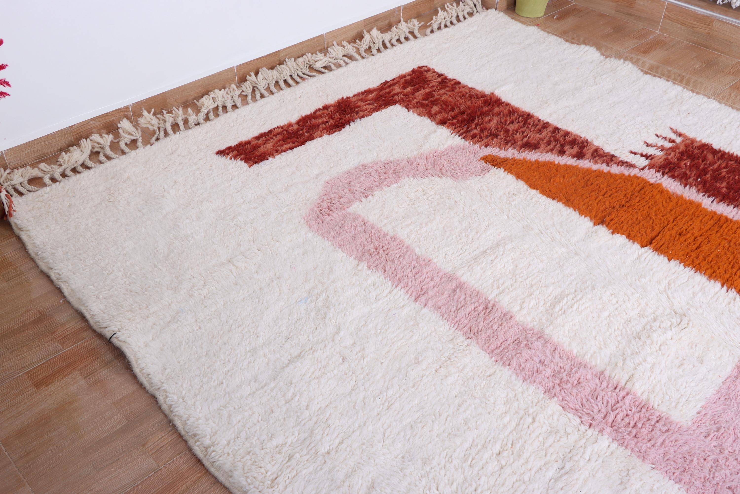 Superb Moroccan wool rug, handmade, dimensions 250x150 cm.