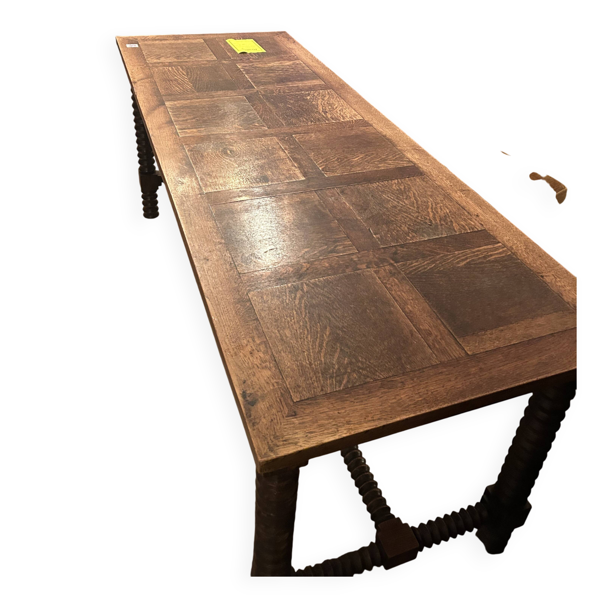 Longue table en bois massif