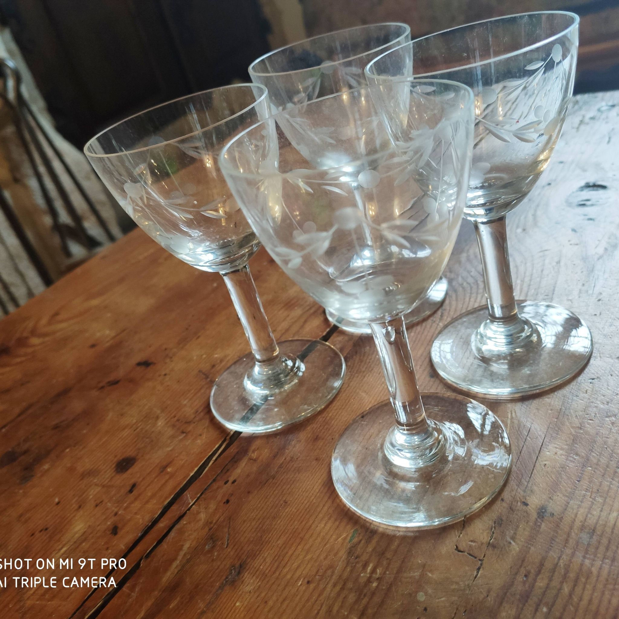 Set of chiseled stemmed glasses