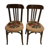 Paire de chaises anciennes au point