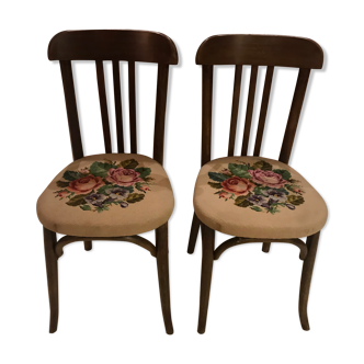Paire de chaises anciennes au point