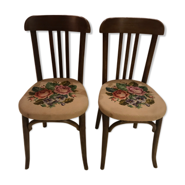 Paire de chaises anciennes au point