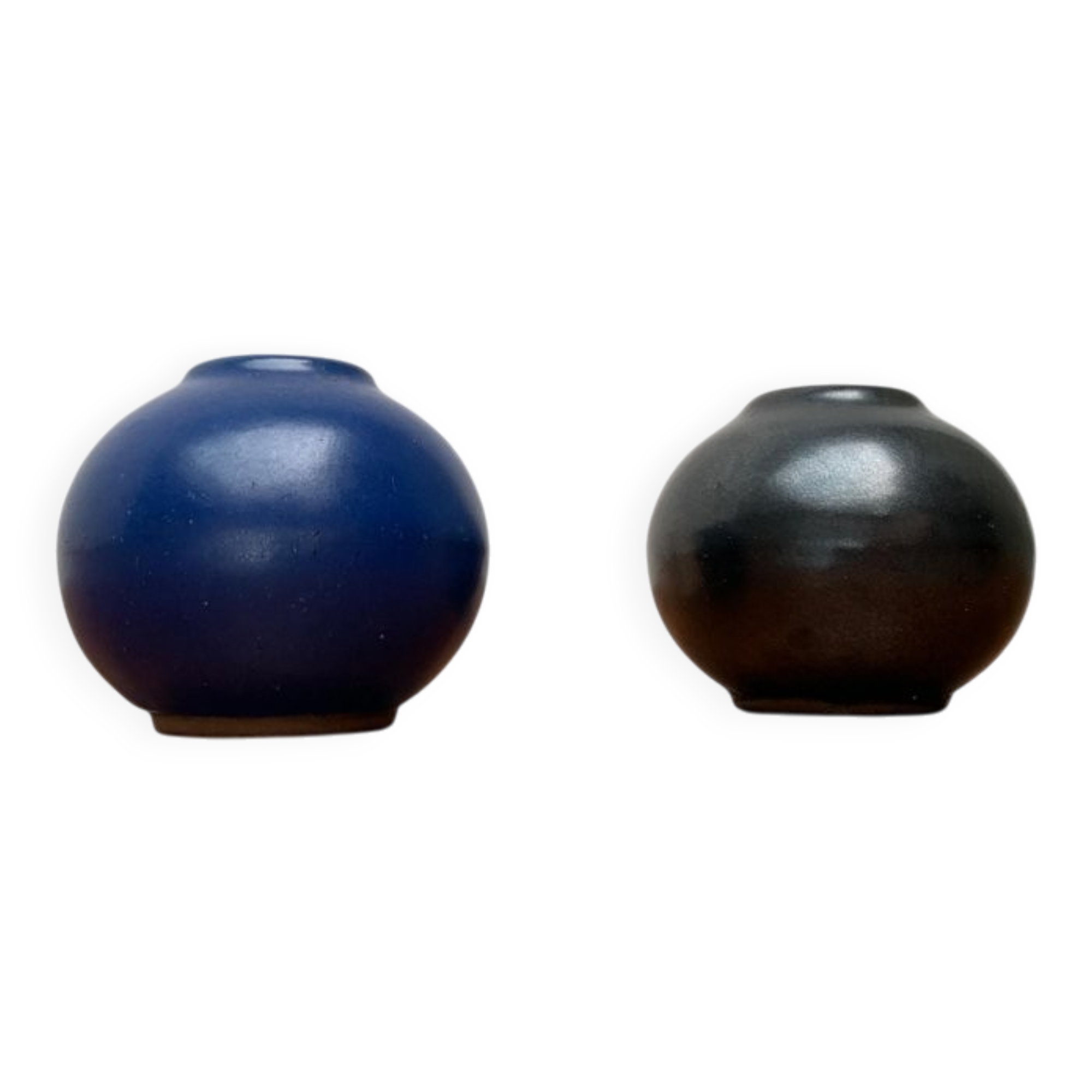 Small minimalist round vases from a mid-century pottery studio by Hildegard and Peter Delius for Hamelner Töpferei, 1960s, set of 2.