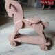 Cheval ancien en bois à roulettes