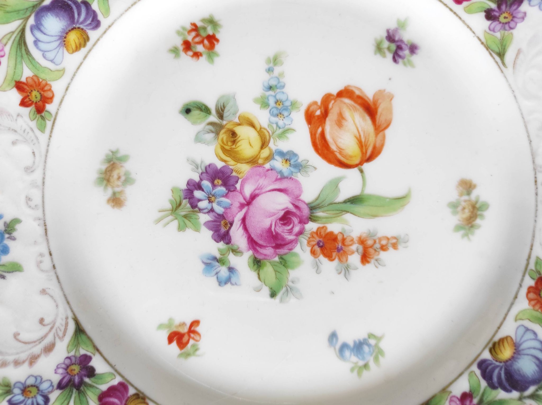Paire d'assiettes fleuries porcelaine allemande