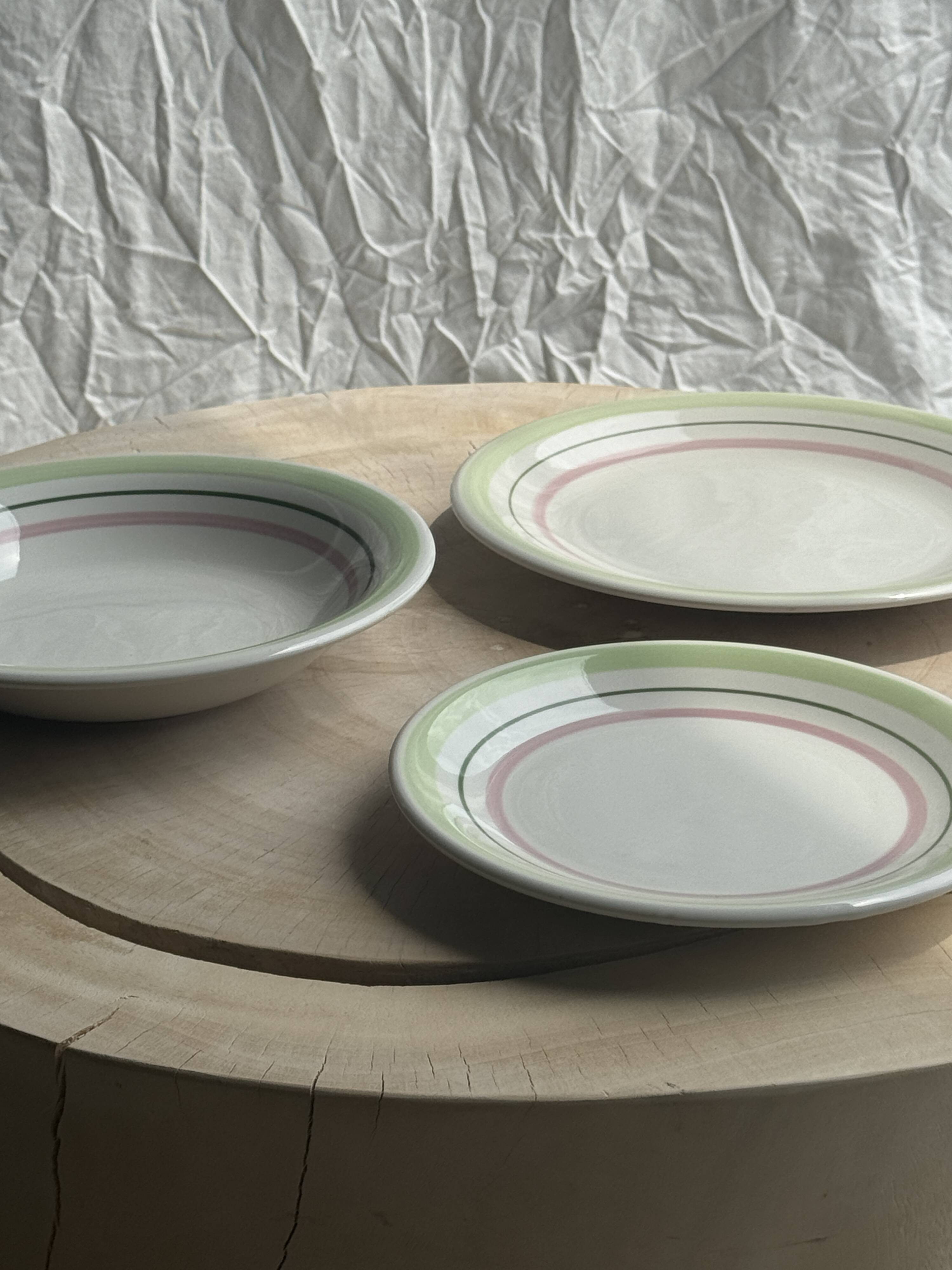 Set of 12 green and pink Italian plates