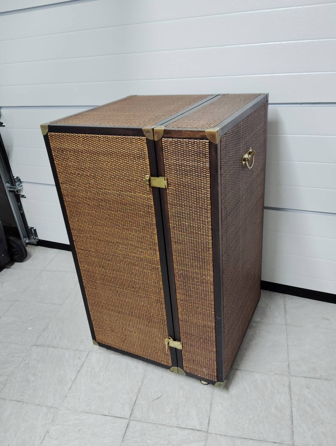 Wardrobe trunk on casters in mahogany and woven rattan.