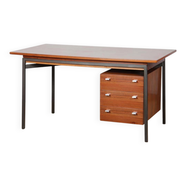Bureau vintage en bois et métal datant des années 1960 — Beyit