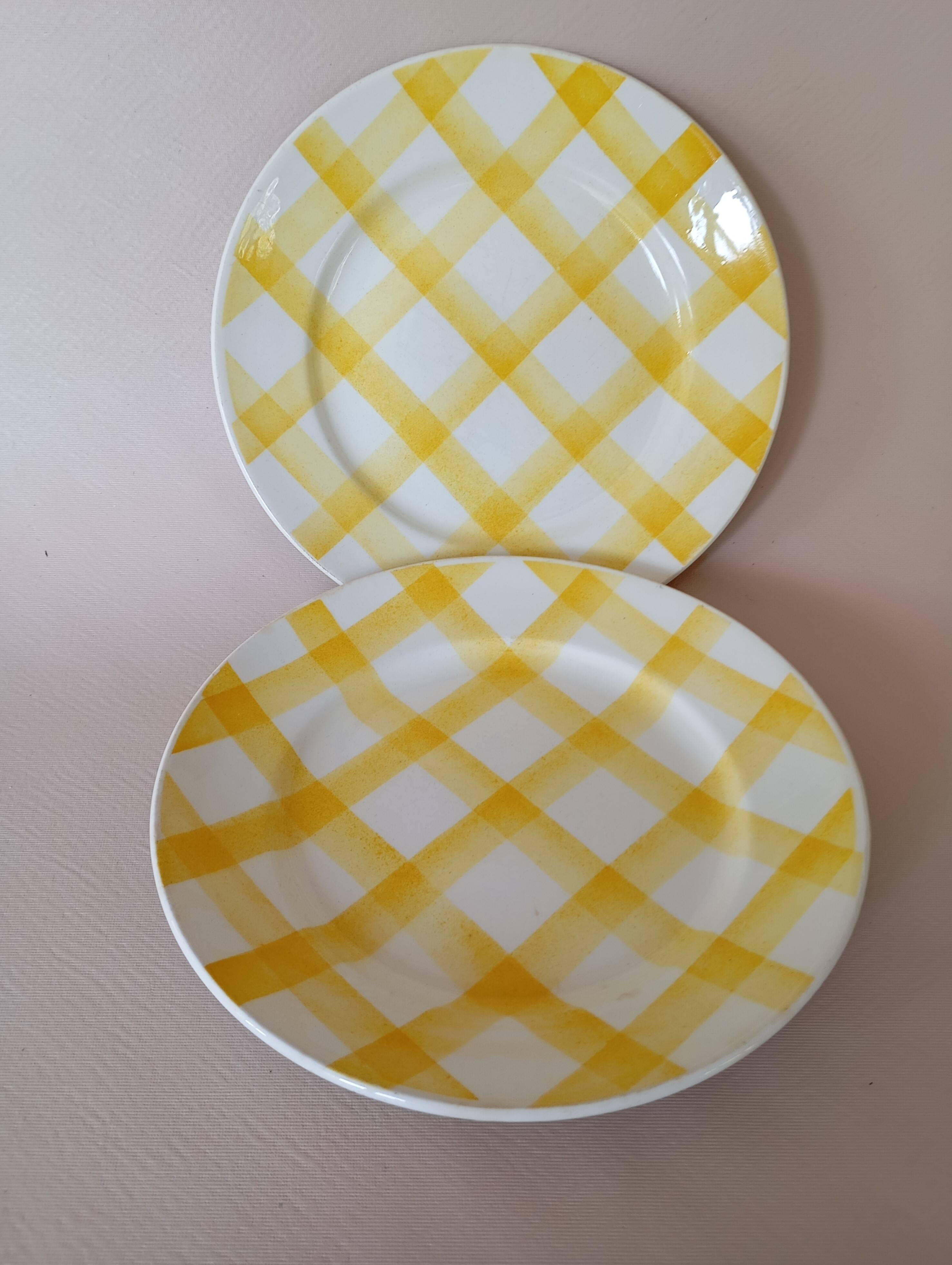 2 Moulin des Loups yellow “Tablecloth” plates