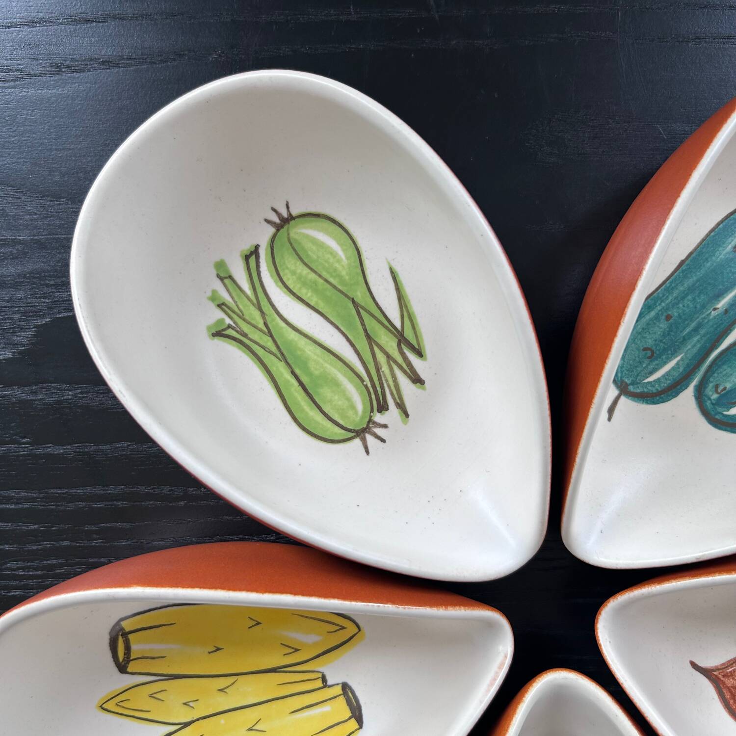 Service de 5 coupelles décor légumes