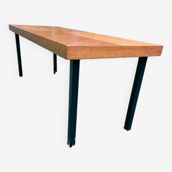 Table basse vintage bois et métal laqué noir vers 1950