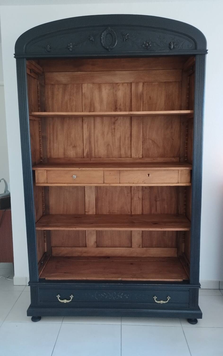 Old library black patina chalk paint