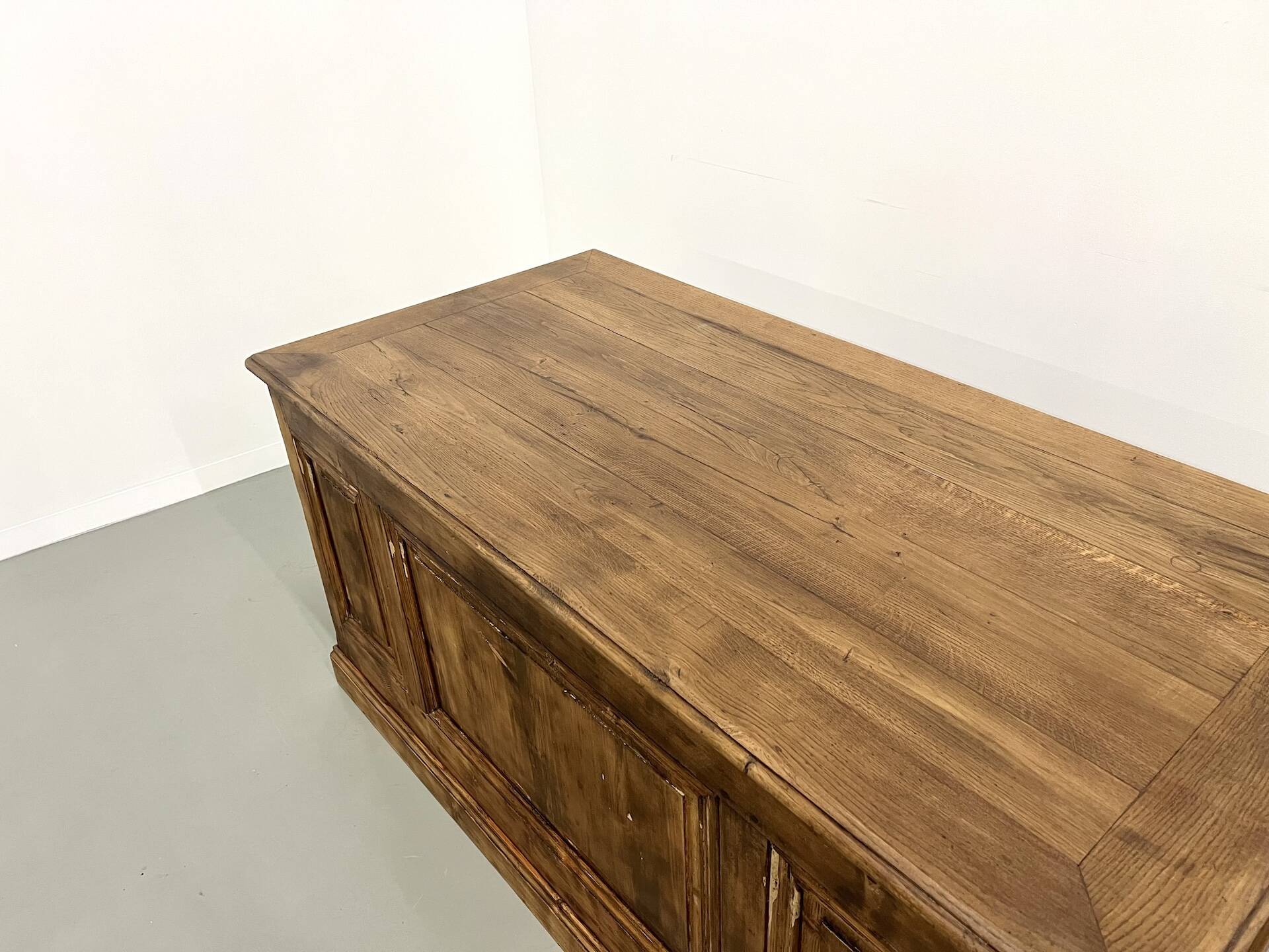 Comptoir de commerce des années 1900