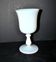 Verre à pied ancien en opaline blanche, gobelet calice