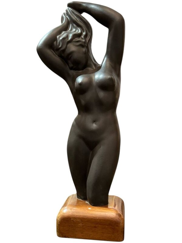 Statue en céramique avec socle en bois d’après Giraud