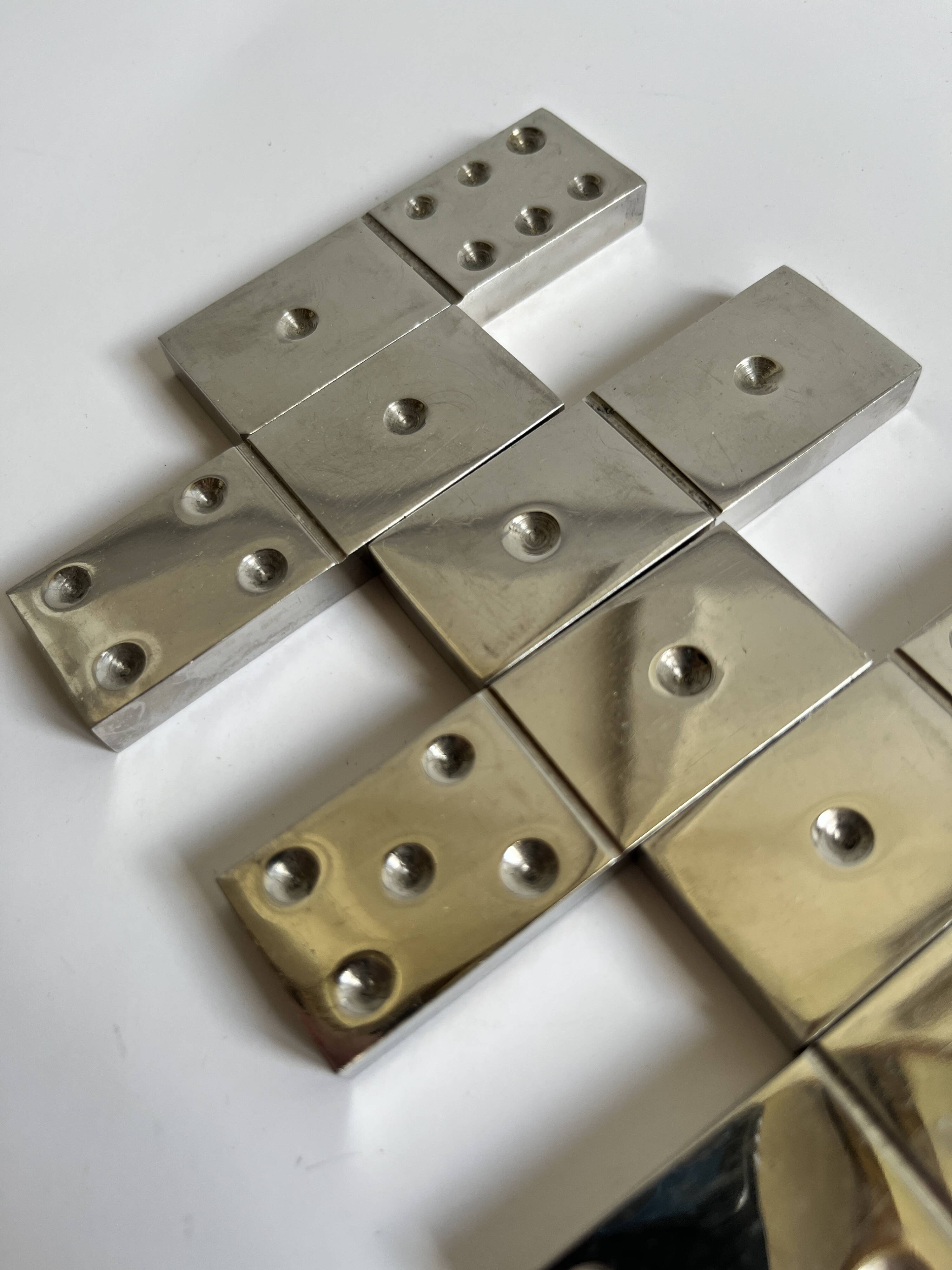Domino metal knife holder