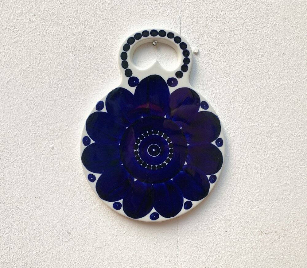 Vintage Valencia wall plate design by Ulla Procope for Arabia, Finland.