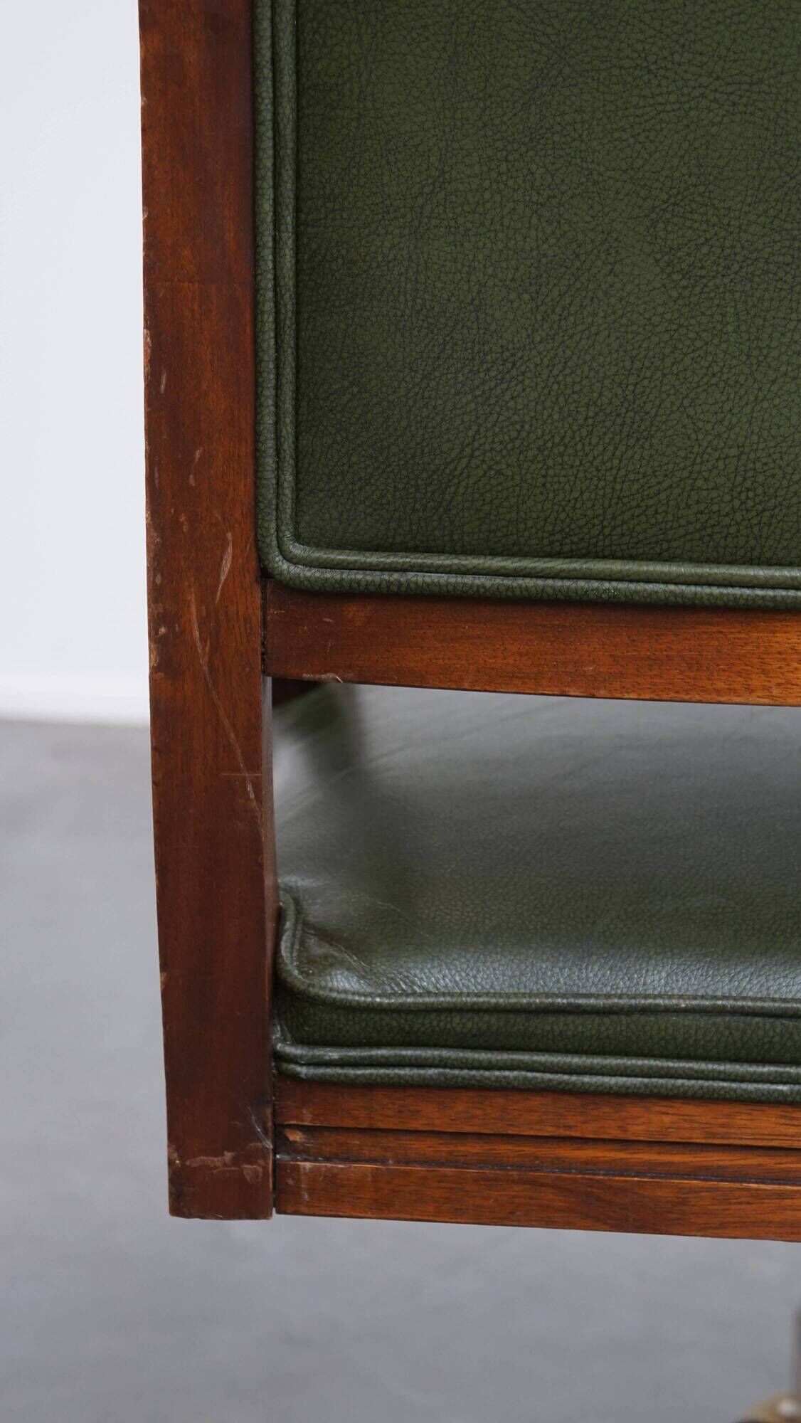 English-Style Office Chair in Cowhide Leather on Wheels Combined with Wood