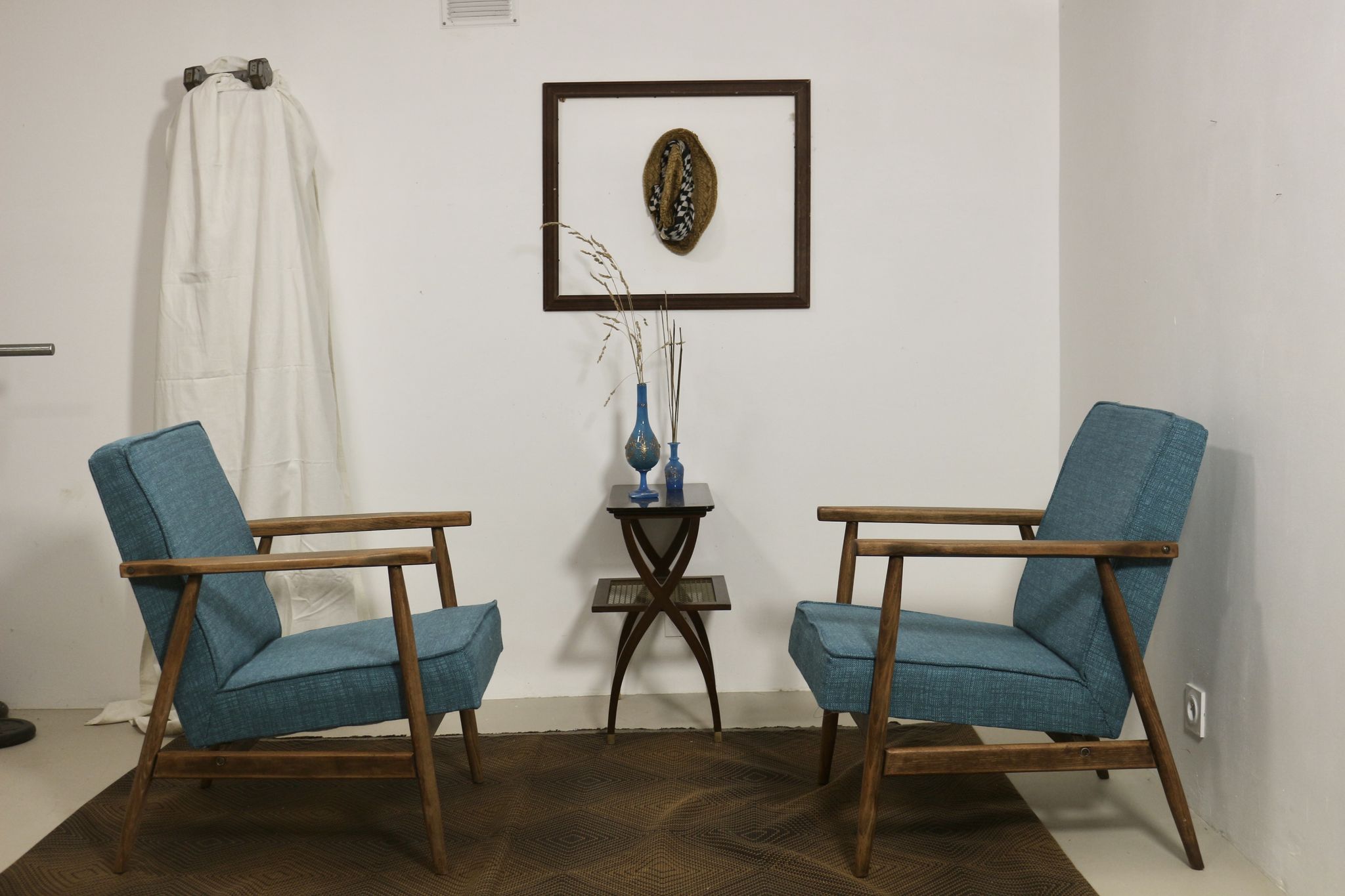 Pair of armchairs Henryk lily 300-190s 1970