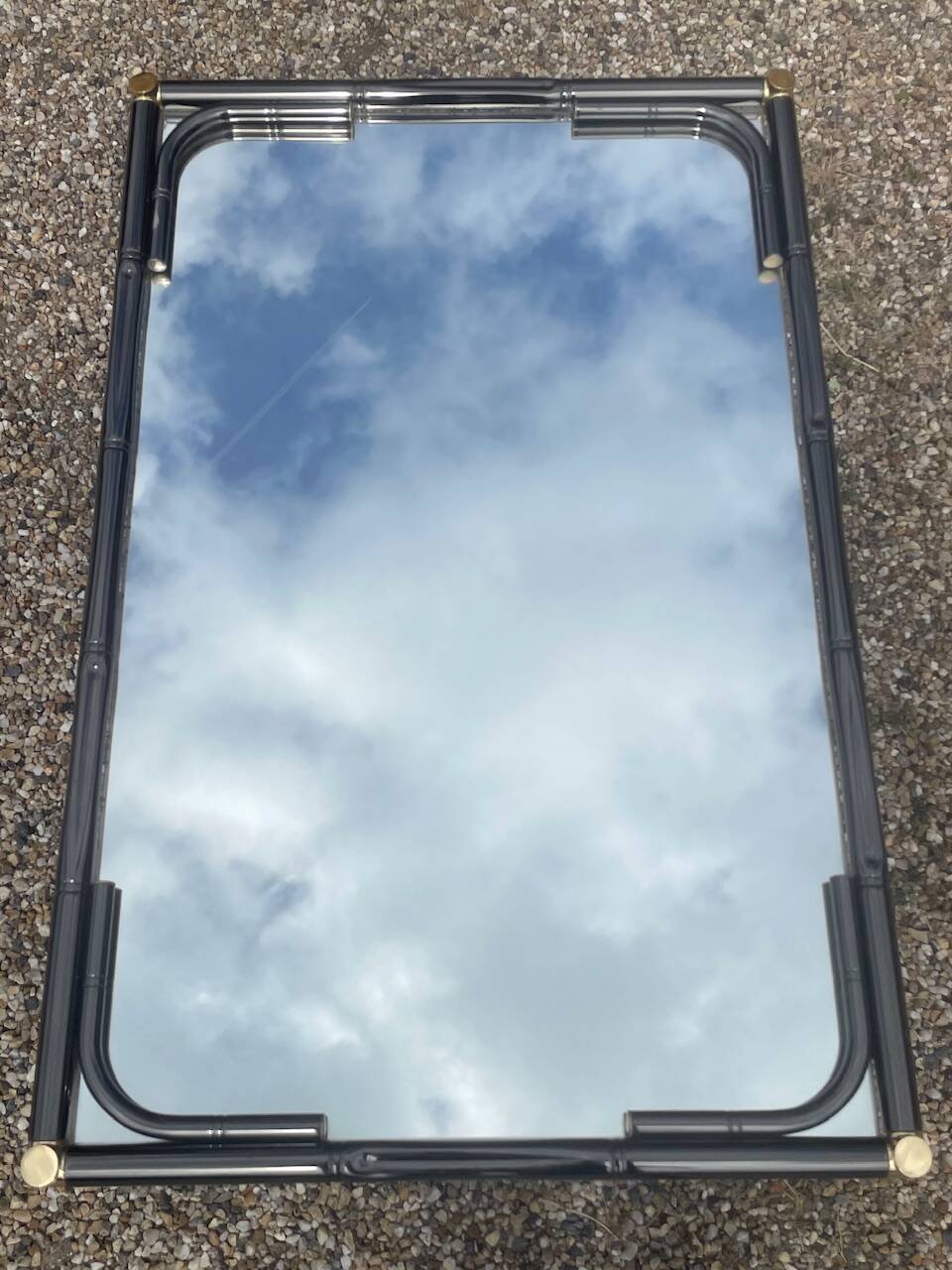 Vintage rectangular wall mirror in tubular metal and brass, 1970s/1980s.
