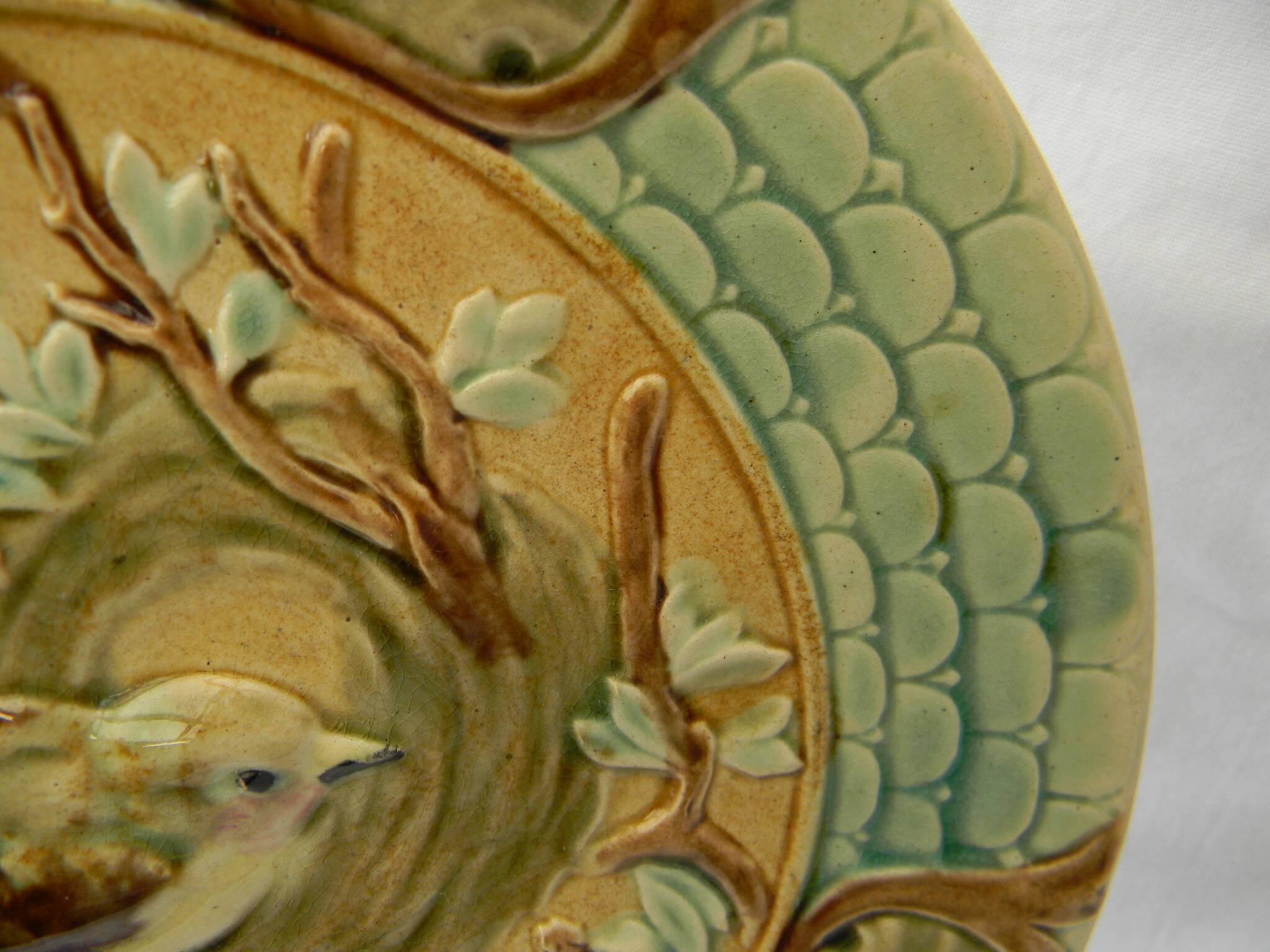 Slop bowl with bird decoration.