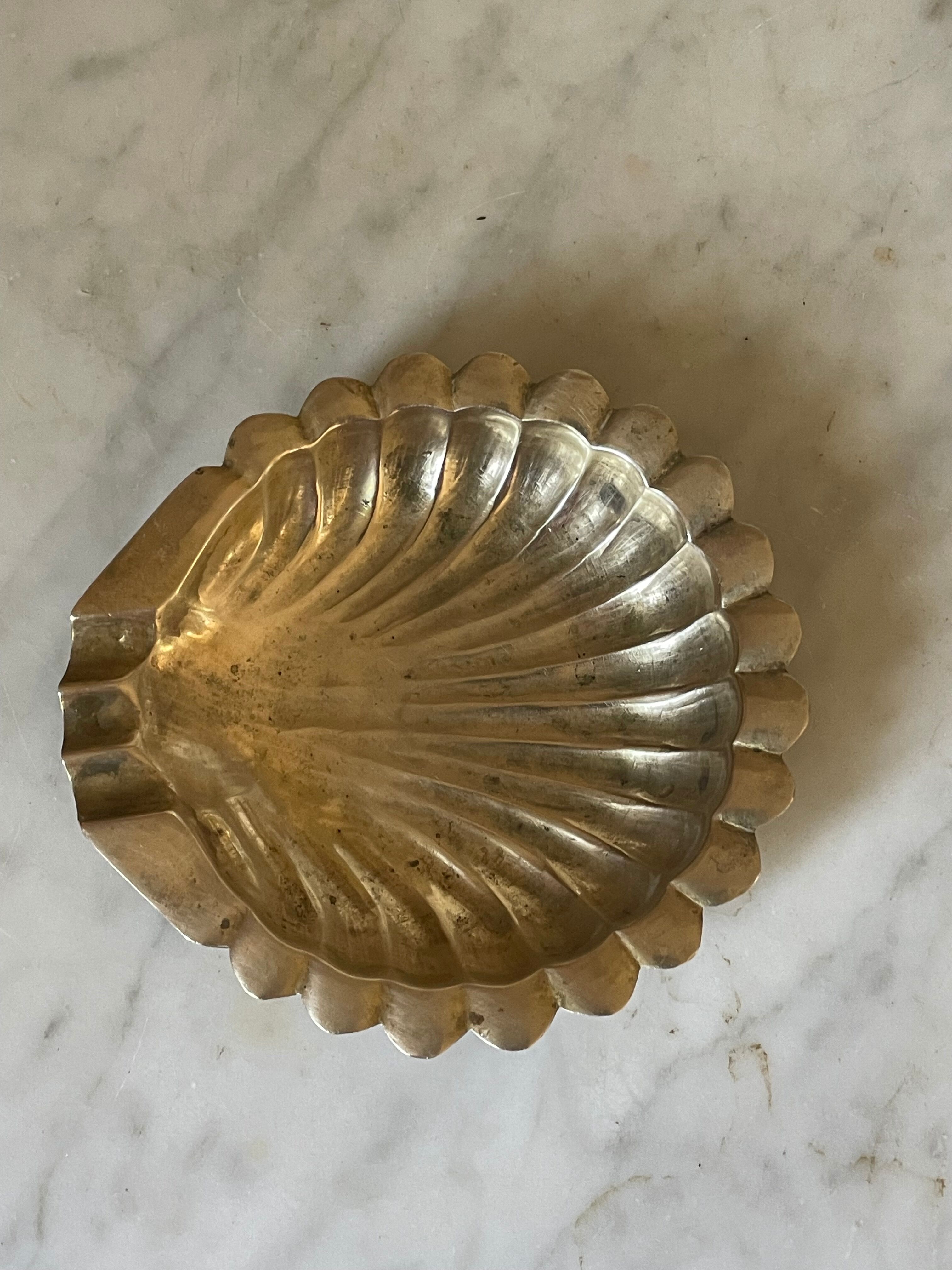 Cendrier coquille en laiton massif