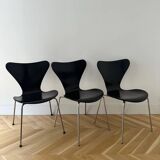 3 chaises Arne Jacobsen série 7