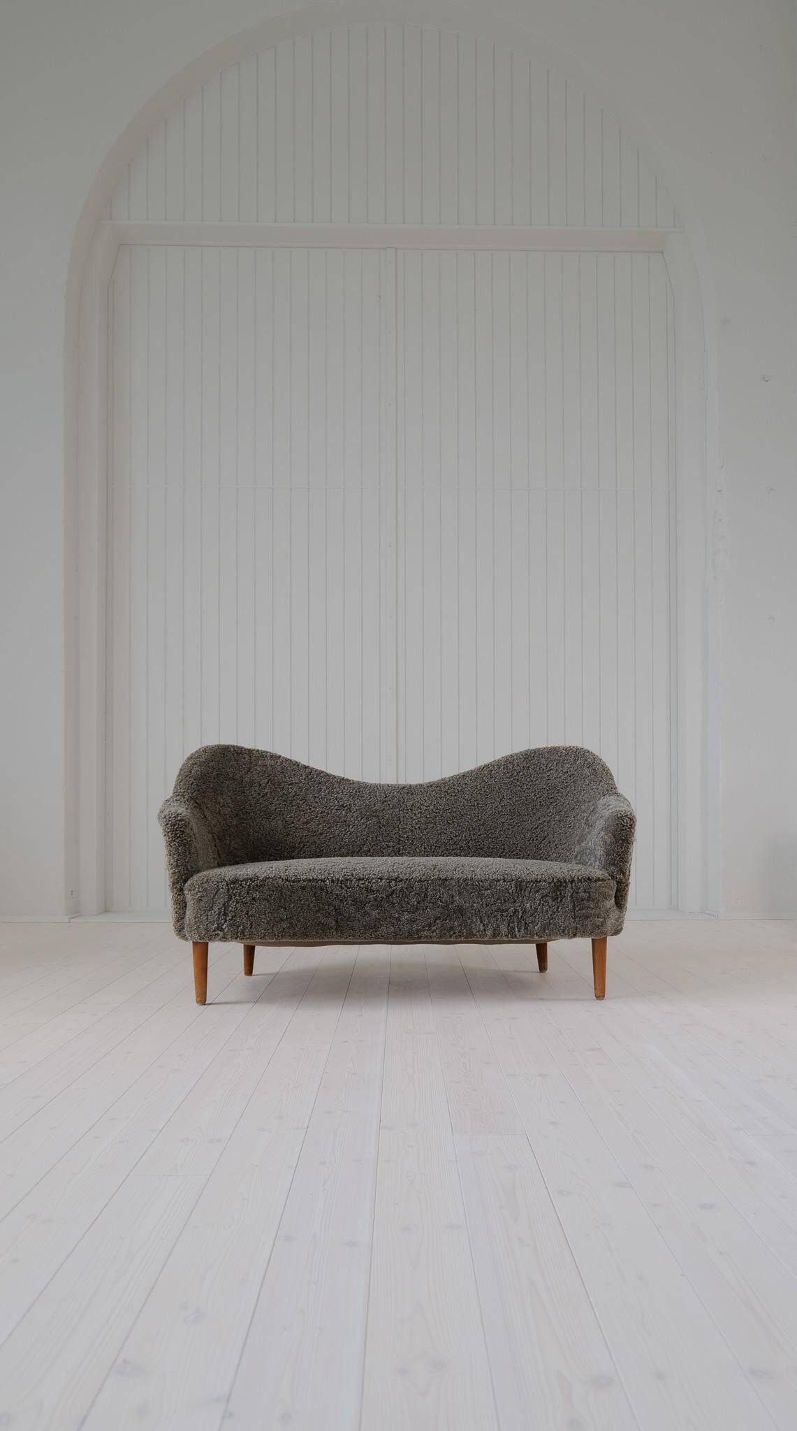 Mid-century modern canapé in sheepskin / shearling model 'Samspel' by Carl Malmsten, 1956