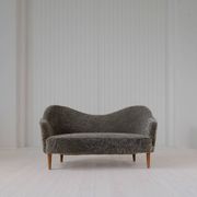 Canapé moderne du milieu du siècle en peau de mouton / shearling modèle 'Samspel' Carl Malmsten, 1956