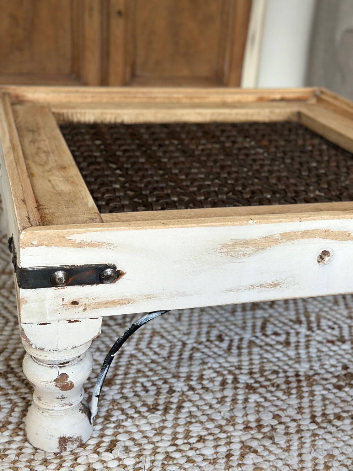 Wood and woven steel coffee table – Dual decorative use