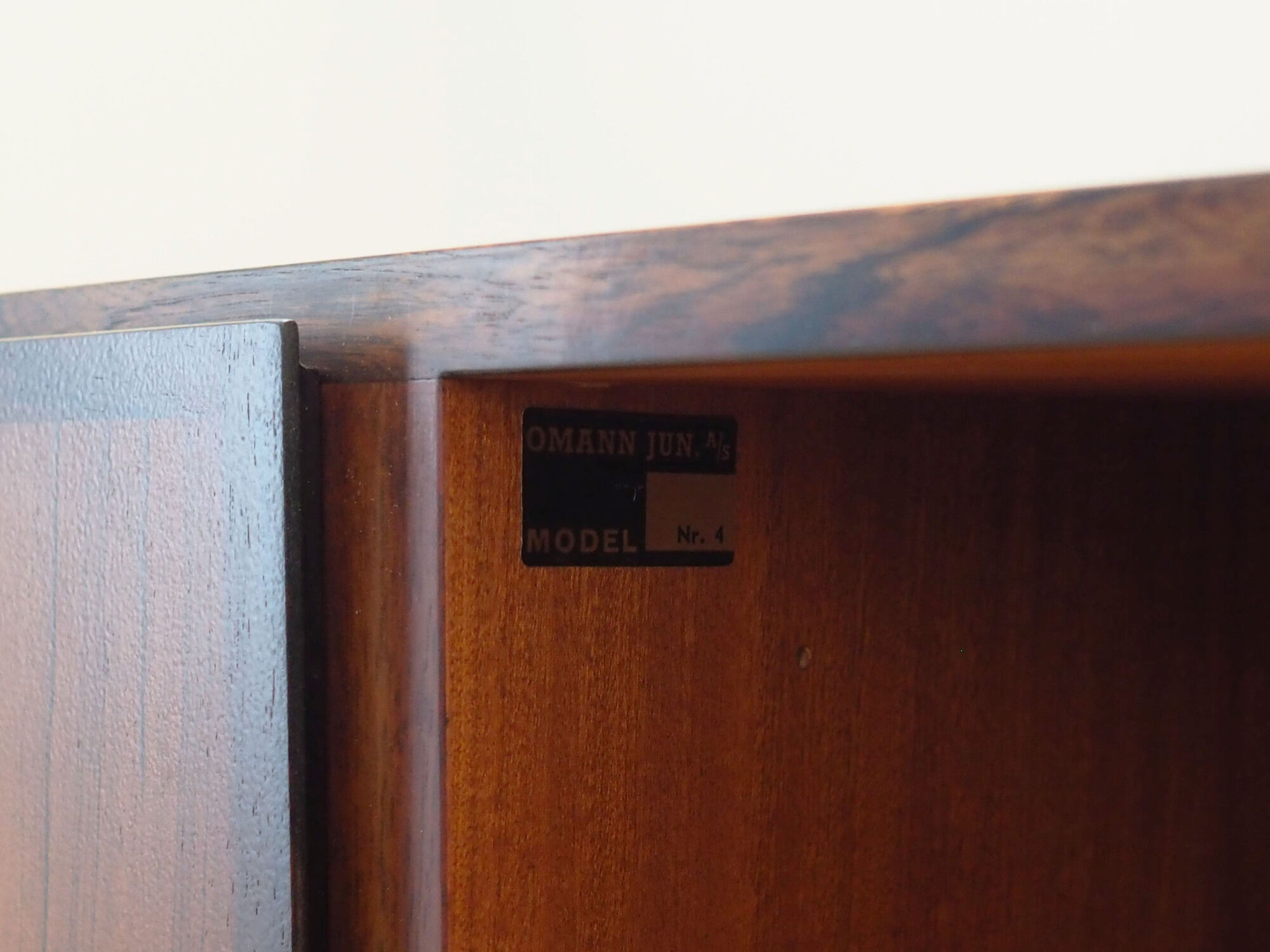 Armoire en palissandre, design danois, années 1970, fabriquée par Omann Jun