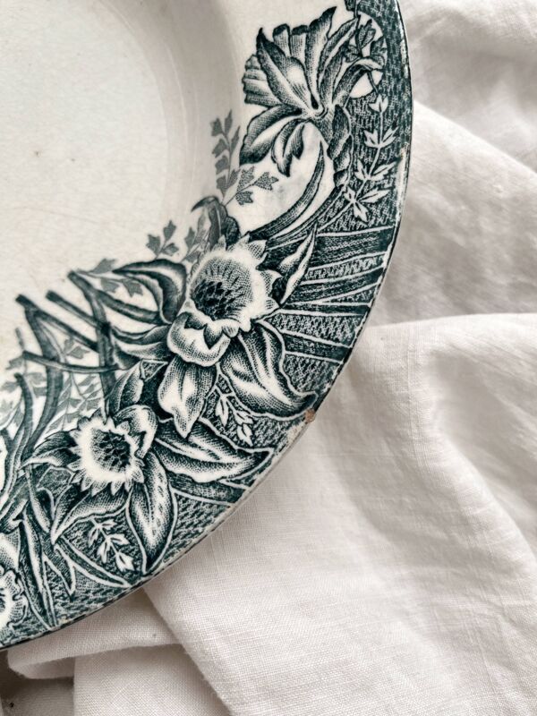 4 assiettes creuses en terre de fer ''Narcisse'' Saint Amand A. Lebacqz & M. Bouchart