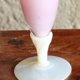 Vase en opaline rose