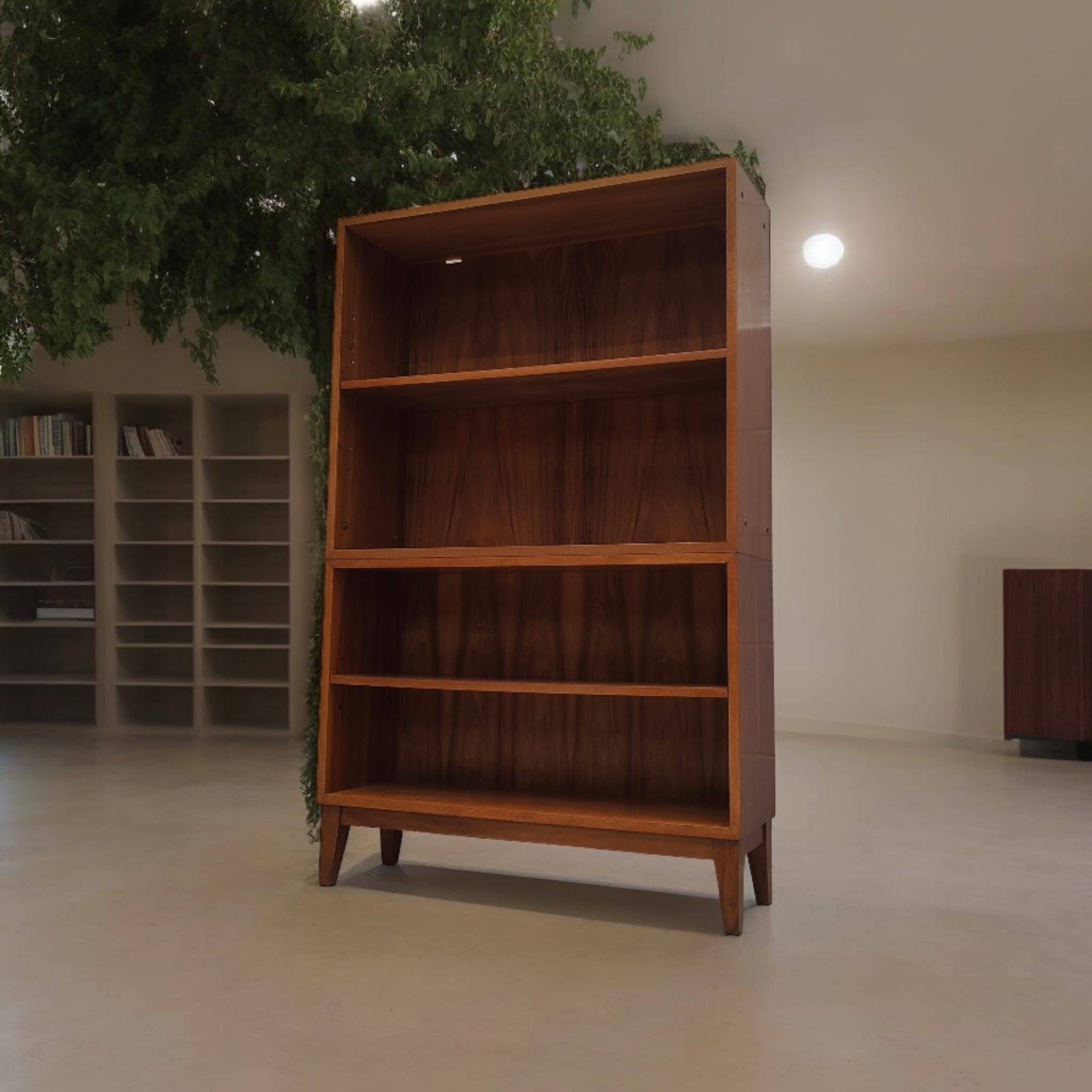 Bibliothèque du milieu du siècle