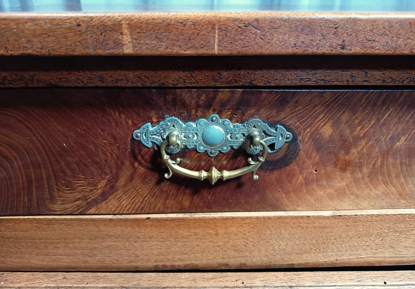 Louis XVI height-adjustable buffet in walnut