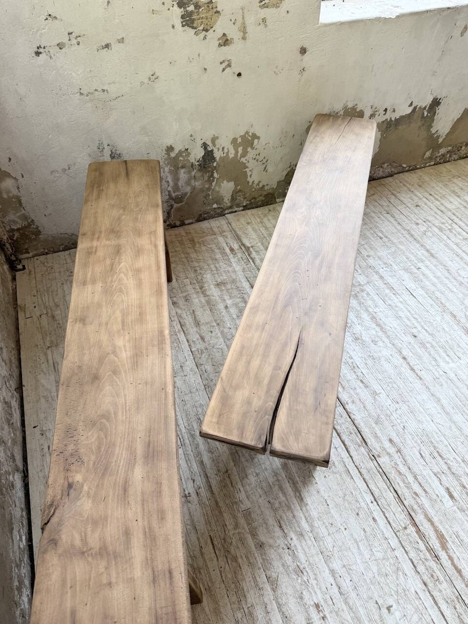 Paire de bancs de ferme en chêne
