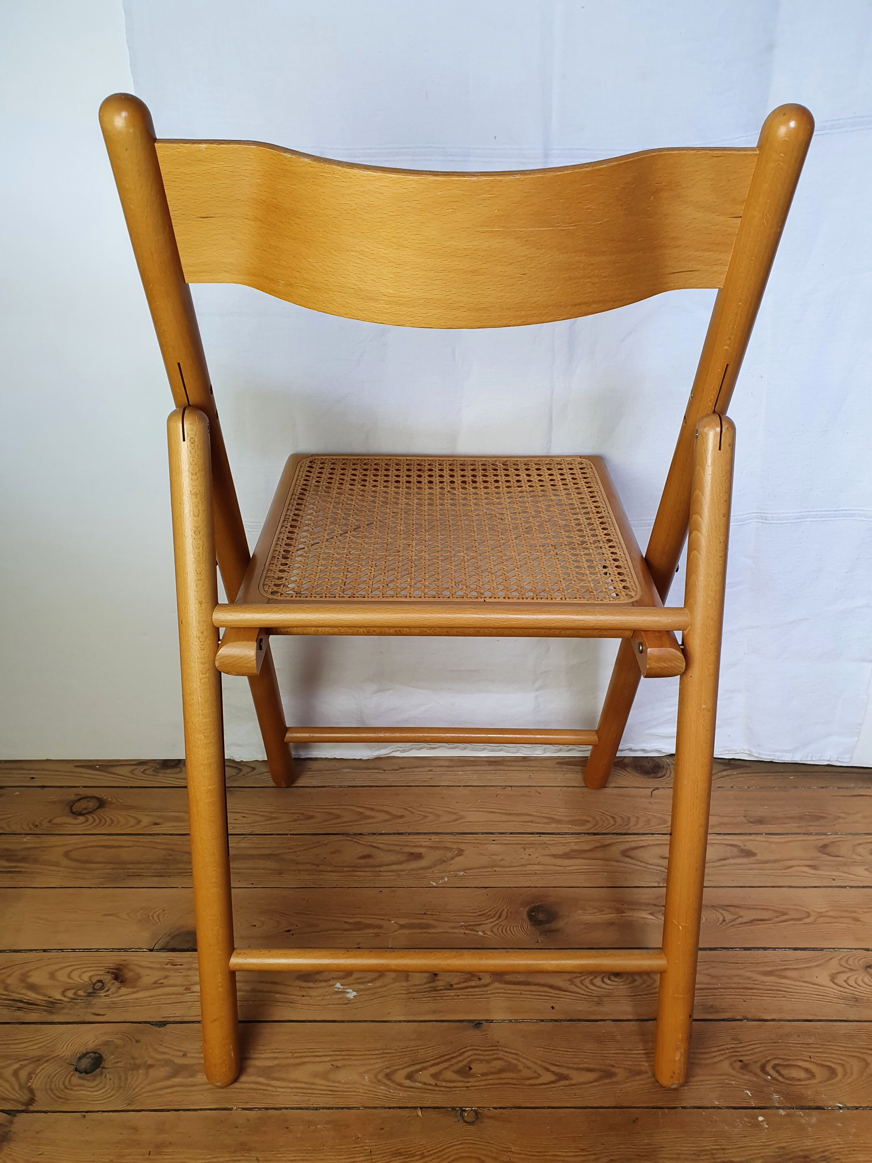 Chaise pliante cannée