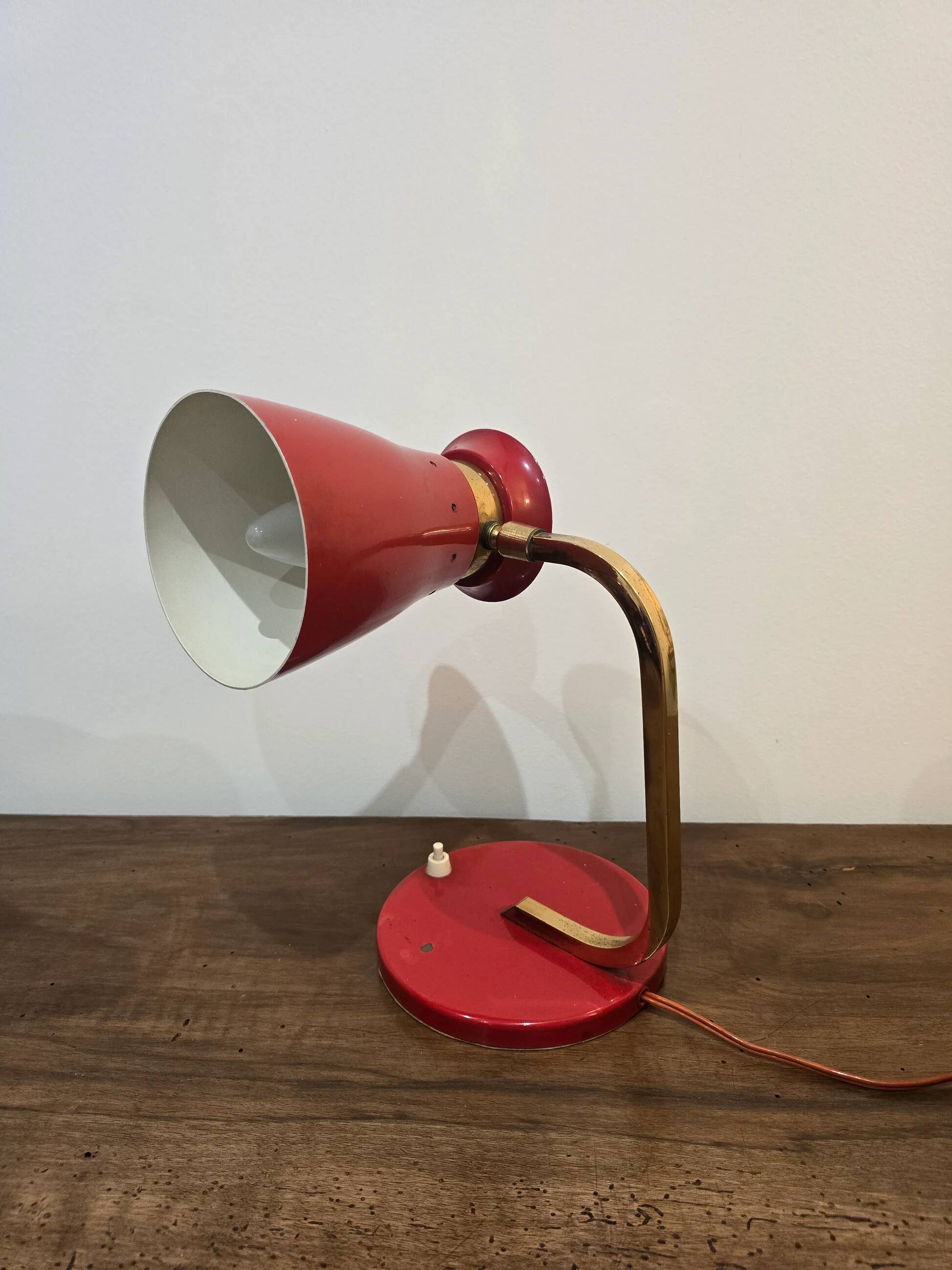 Vintage diabolo desk lamp, red and brass – 1950s/60s