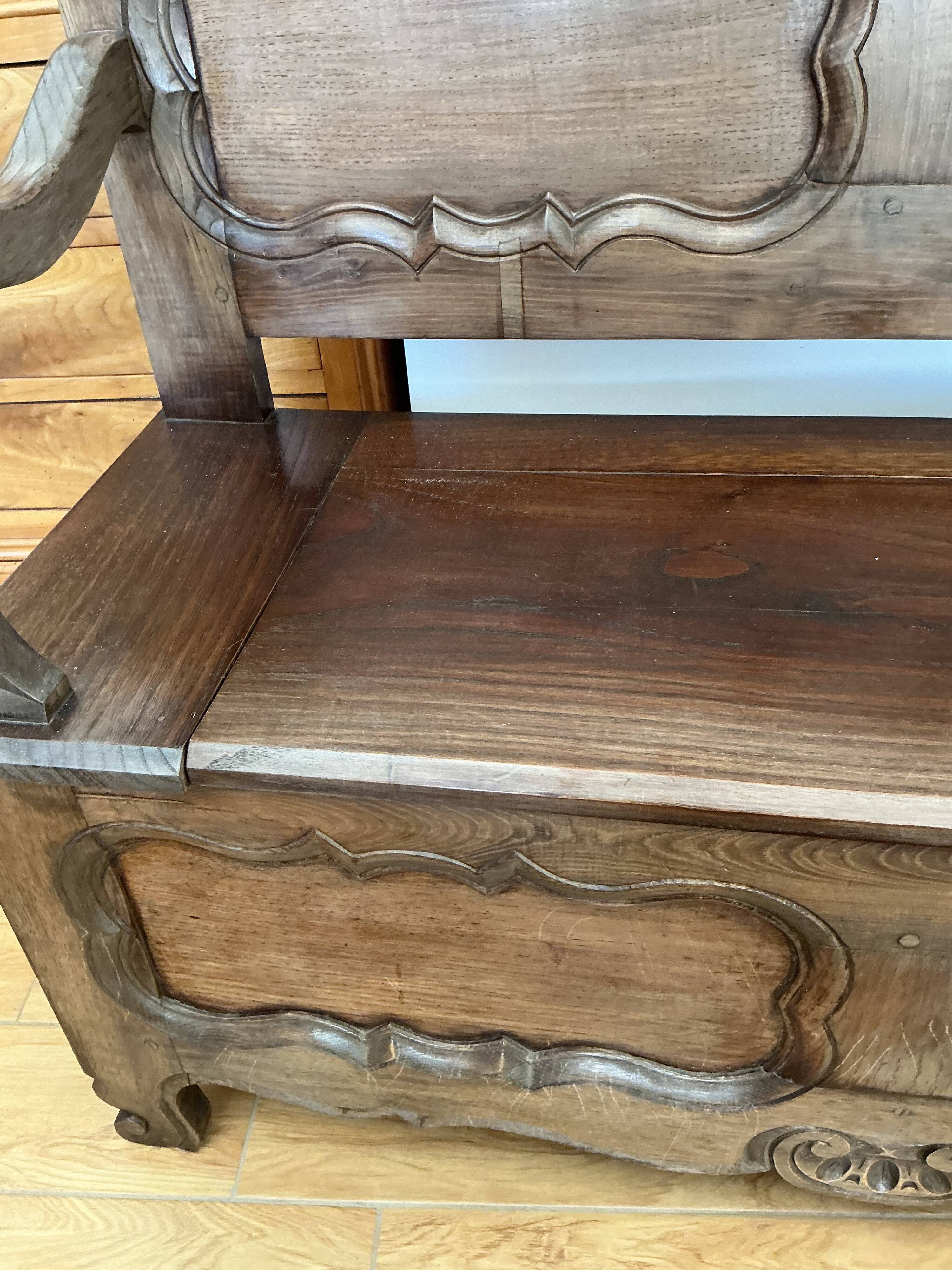 Bench / antique oak chest, closed Breton bed panels - North Finistère