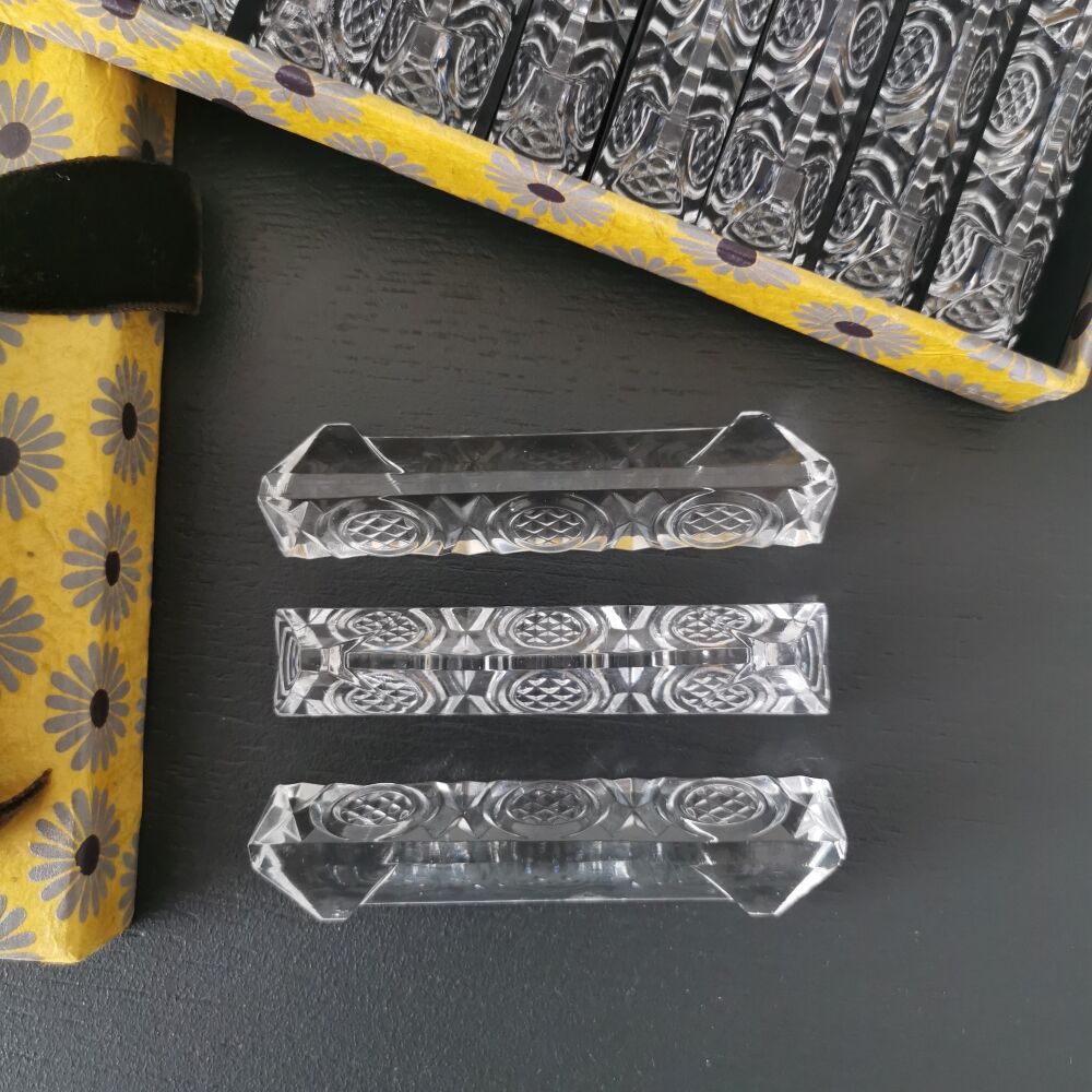 Crystal knife holder