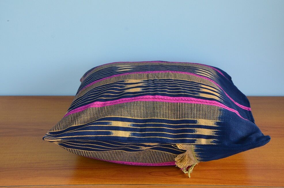 Housse de coussin en tissu baoulé rose
