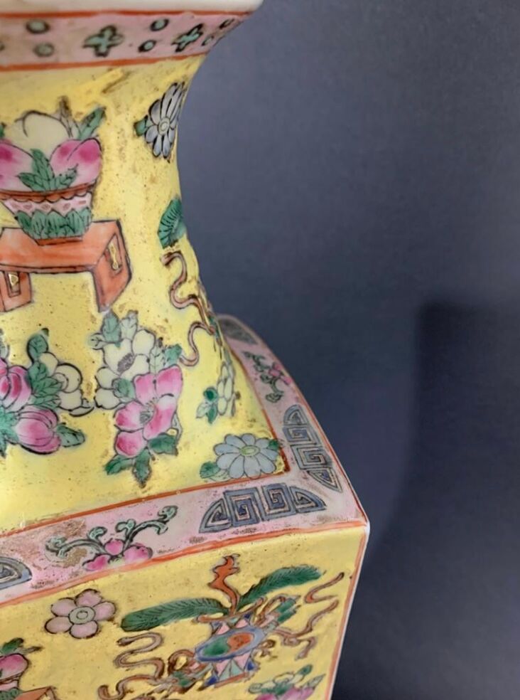 Chinese vase, Canton porcelain, Circa 1850