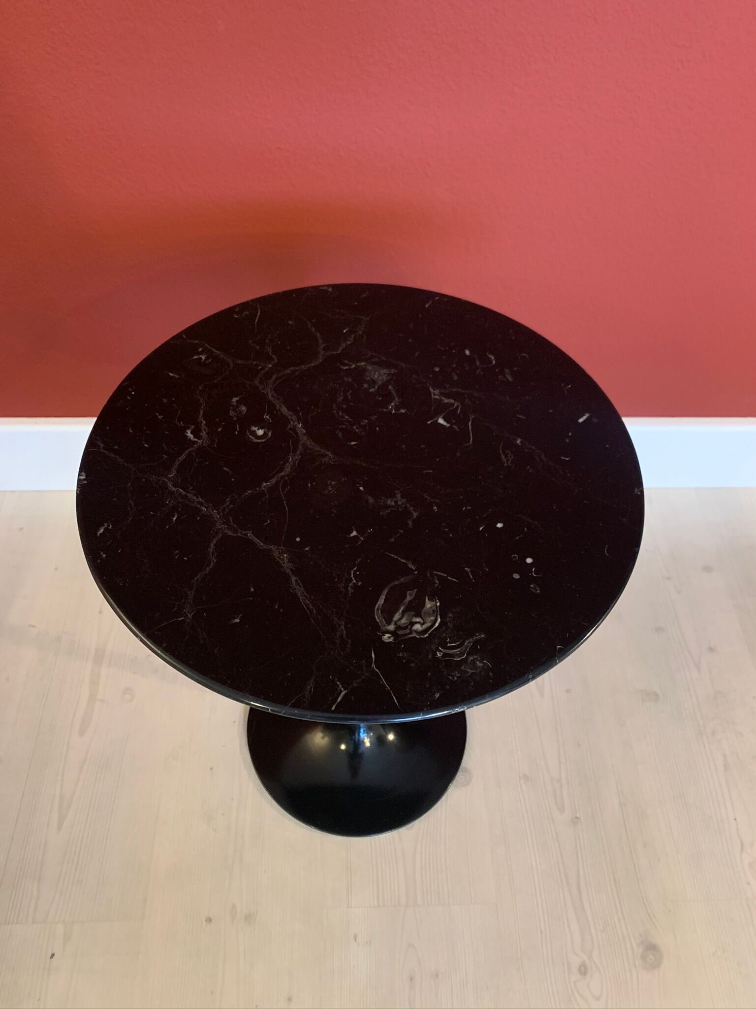 Tulip side table in black marble by Eero Saarinen , 1970s