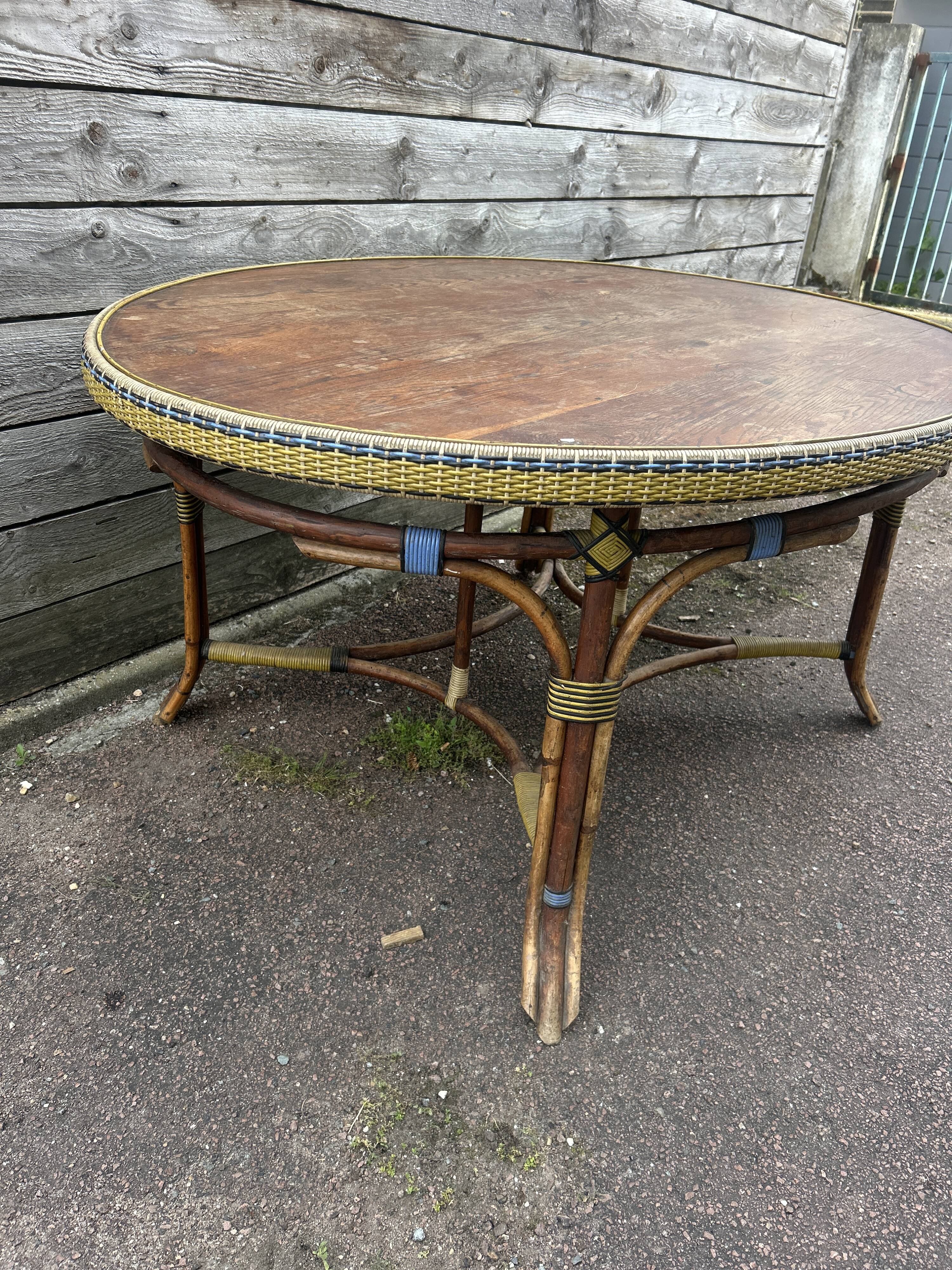 Table ovale en bois et rotin , début XX Siècle