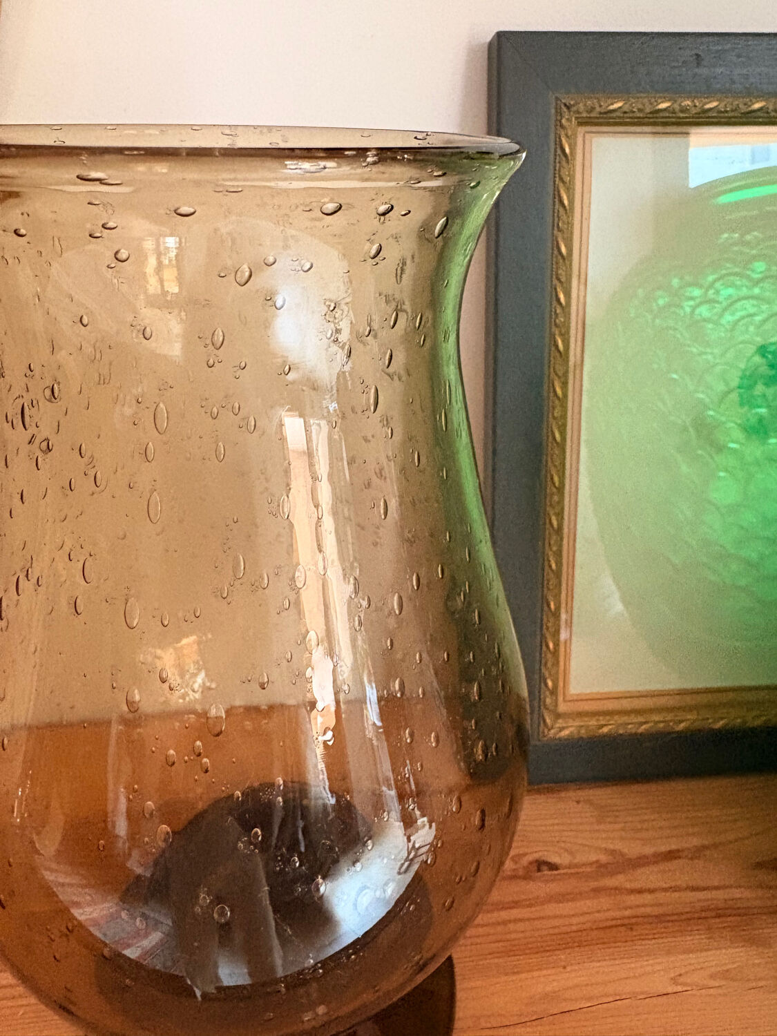 Vase en verre bullé marron fumé – forme tulipe évasée – vintage ann