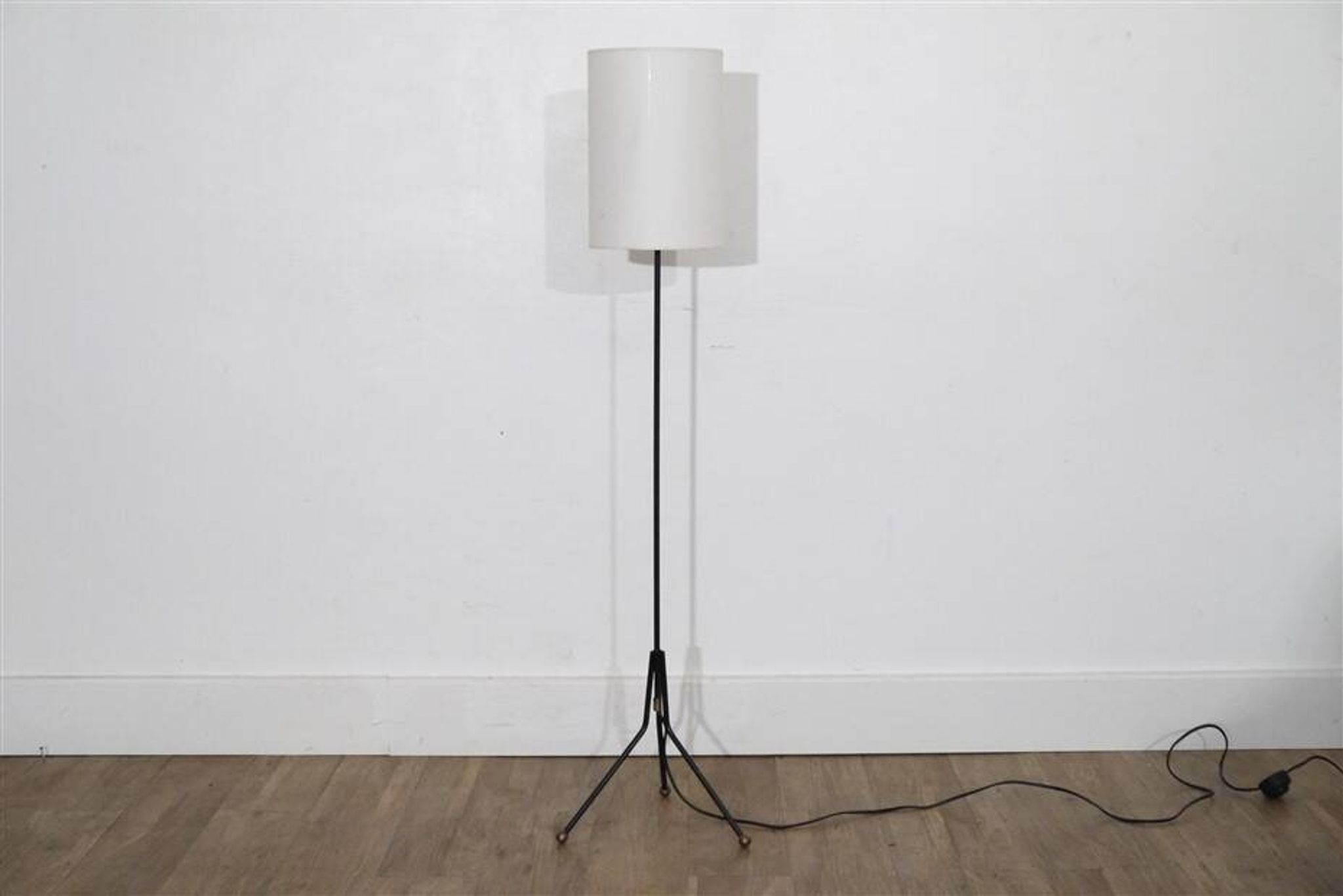 Lampadaire tripode en metal et laiton, 1970